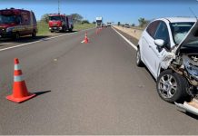 Carro atinge caminhão e mulher tem braço quebrado na Raposo Tavares em Caiuá