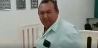 ASSISTA: Presidente da Câmara de Indiana dá cadeirada em ex-vereador que iria filmar votação de aumento de salários para vereadores