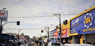 Semáforo é instalado em ponto crítico na avenida Brasil