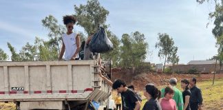 Prefeitura e voluntários retiram 450 quilos de lixo e realizam plantio de 100 mudas