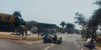 Mulher capota carro em frente ao posto Andorinha na Vila Formosa