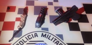 Homem é preso com arma de choque, canivete e simulacro de pistola em Presidente Epitácio