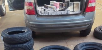 Veículo com pneus e cigarros contrabandeados é apreendido pela Polícia Militar em Santo Anastácio