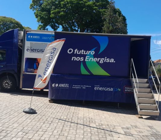 Com troca de lâmpadas, ventiladores e sorteio de geladeiras, projeto Nossa Energia estaciona em Indiana