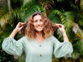 Cabelos naturais: 3 produtos que ajudam a definir sem pesar nos fios