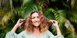 Cabelos naturais: 3 produtos que ajudam a definir sem pesar nos fios