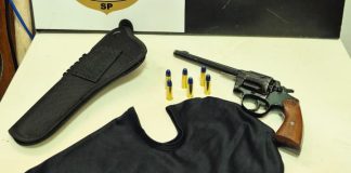 Homem é preso com capuz e revólver de numeração raspada em Pirapozinho