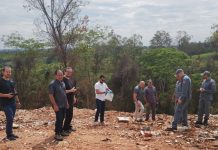 Fumaça na Vila Furquim: força-tarefa continua trabalho e Unesp vai estudar material misturado à terra