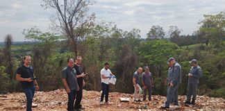Fumaça na Vila Furquim: força-tarefa continua trabalho e Unesp vai estudar material misturado à terra