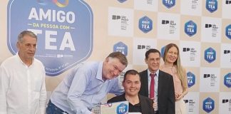 Vereador Douglas Kato recebe Selo “Amigo da Pessoa com TEA” em nome da Câmara Municipal de Presidente Prudente