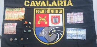Cavalaria do 8º BAEP prende homem em flagrante por tráfico de drogas na rodoviária