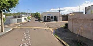 Homem armado com “peixeira” avança contra policiais e é baleado no braço no Jardim Santa Mônica