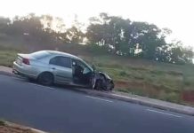 Carro atinge poste e causa interrupção de energia na avenida João Domingos em Prudente