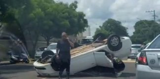 Carro capota após colisão e deixa dois feridos no Jardim Morumbi, em Presidente Prudente