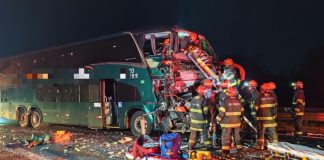 Acidente entre ônibus e caminhão em Presidente Prudente interdita Raposo Tavares nesta madrugada