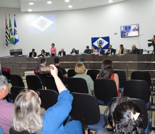 ÁLVARES MACHADO: Câmara cobra recomposição adequada de asfalto após intervenções da Sabesp