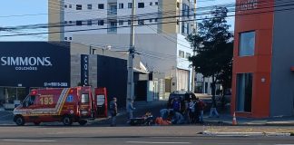 Acidente entre carro e moto aciona Unidade de Resgate na avenida Manoel Goulart