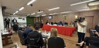Vereadores aprovam sete projetos em sessão extraordinária desta quarta–feira