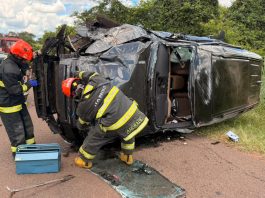 Acidente com três veículos no último dia do ano deixa feridos em rodovia vicinal de Martinópolis