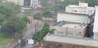 Com menos de uma hora de chuva Parque do Povo sofre primeiro alagamento de 2026