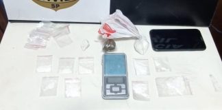 Polícia Civil apreende drogas em funilaria e prende jovem por tráfico em Pirapozinho