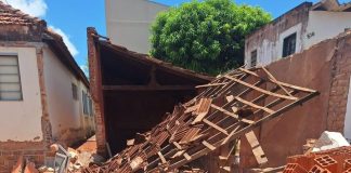 Desabamento deixa trabalhador ferido no centro de Martinópolis