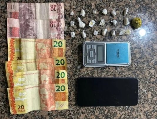 Polícia Militar apreende adolescente de 17 anos vendendo drogas em Santo Anastácio