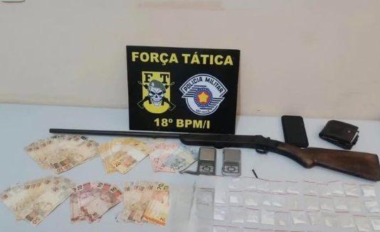 Homem é preso pela Força Tática por tráfico de drogas e posse de arma em Rancharia