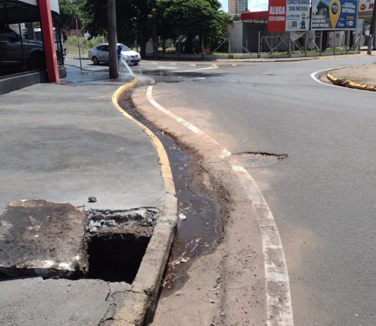 Prefeitura intensifica limpeza preventiva em galerias do Parque do Povo após chuvas
