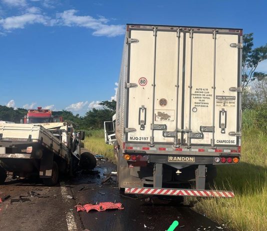 Colisão frontal deixa caminhoneiro morto na rodovia Assis Chateaubriand em Estrela do Norte