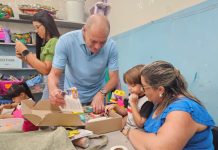 Prefeitura de Prudente entrega kits escolares a alunos da rede municipal