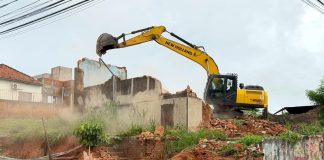 FIM DE UMA ERA: Casarão da Vila Marcondes é demolido por risco sanitário