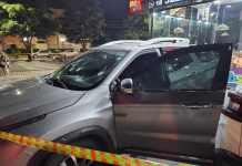 Trio executa homem em frente a rodoviária e confronto com a Polícia Militar termina com dois mortos na rodovia