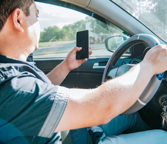 Multas por uso de celular ao volante aumentam 22,5% em Presidente Prudente