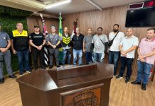 Vereadores Cesar Saito Babu e Demerson Dias discutem melhorias com motoboys