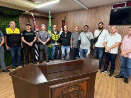 Vereadores Cesar Saito Babu e Demerson Dias discutem melhorias com motoboys