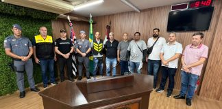 Vereadores Cesar Saito Babu e Demerson Dias discutem melhorias com motoboys