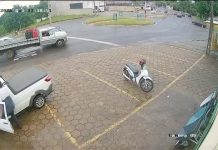 Acidente entre moto e carro deixa entregador de gás ferido em Presidente Prudente