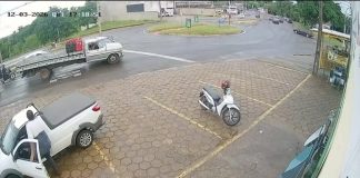 Acidente entre moto e carro deixa entregador de gás ferido em Presidente Prudente