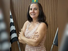 Servidora municipal recebe homenagem de Cartão de Prata nesta segunda na Câmara Municipal