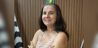 Servidora municipal recebe homenagem de Cartão de Prata nesta segunda na Câmara Municipal