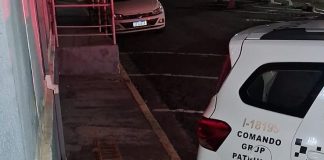 Homem é preso em flagrante após furtar ferro de obra durante a noite em Prudente