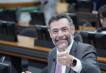 Fernando Marangoni defende ampliação de apoio a mães atípicas durante campanha à reeleição