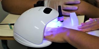 Curso de esmaltação do Fundo Social e Sebrae tem vagas esgotadas e foco em geração de renda