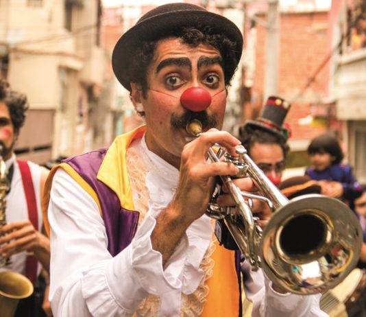 Entre acordes e risos: Música instrumental e palhaçaria marcam o fim de semana no Sesc Thermas