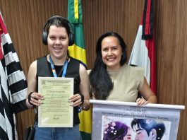 ABRIL AZUL: Vereadora Sara Lopes homenageia jovem autista que lança livro inspirador