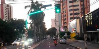 Semob inicia implantação de novo sistema de semáforo com onda verde na avenida Washington Luiz