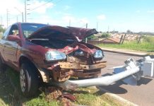 Carro bate em radar e derruba poste na zona norte de Presidente Prudente