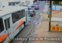 VÍDEO: Idoso de 70 anos é atropelado por ônibus após caminhar pela pista em Presidente Prudente
