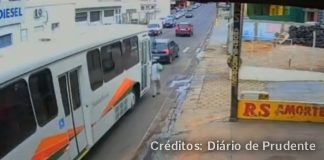 VÍDEO: Idoso de 70 anos é atropelado por ônibus após caminhar pela pista em Presidente Prudente